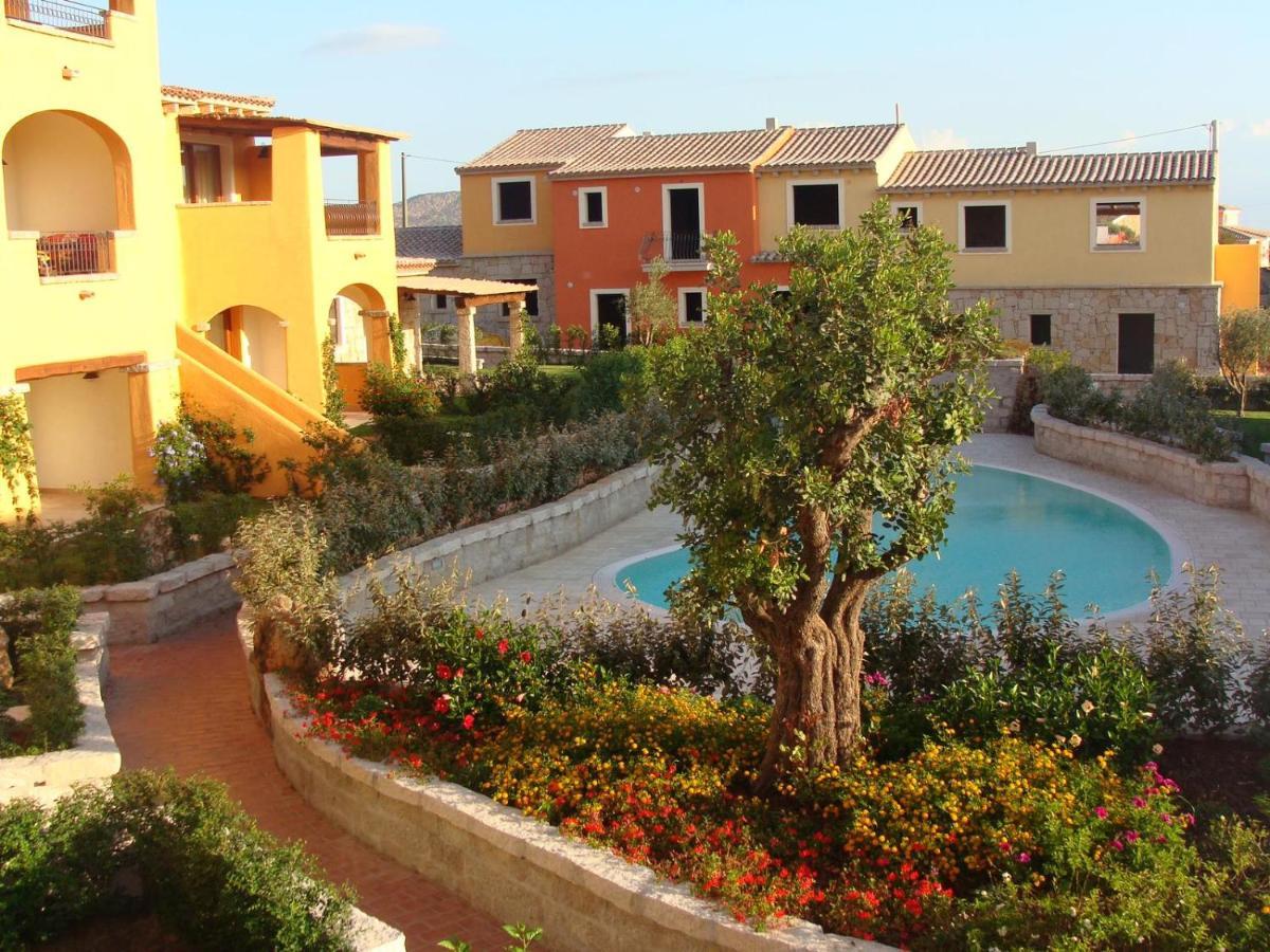 Le Residenze Del Mare Villa Porto San Paolo  Buitenkant foto