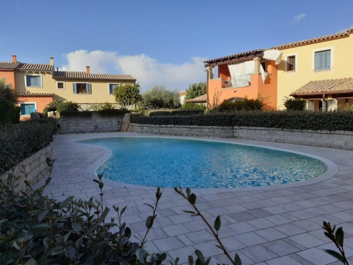 Le Residenze Del Mare Villa Porto San Paolo  Buitenkant foto